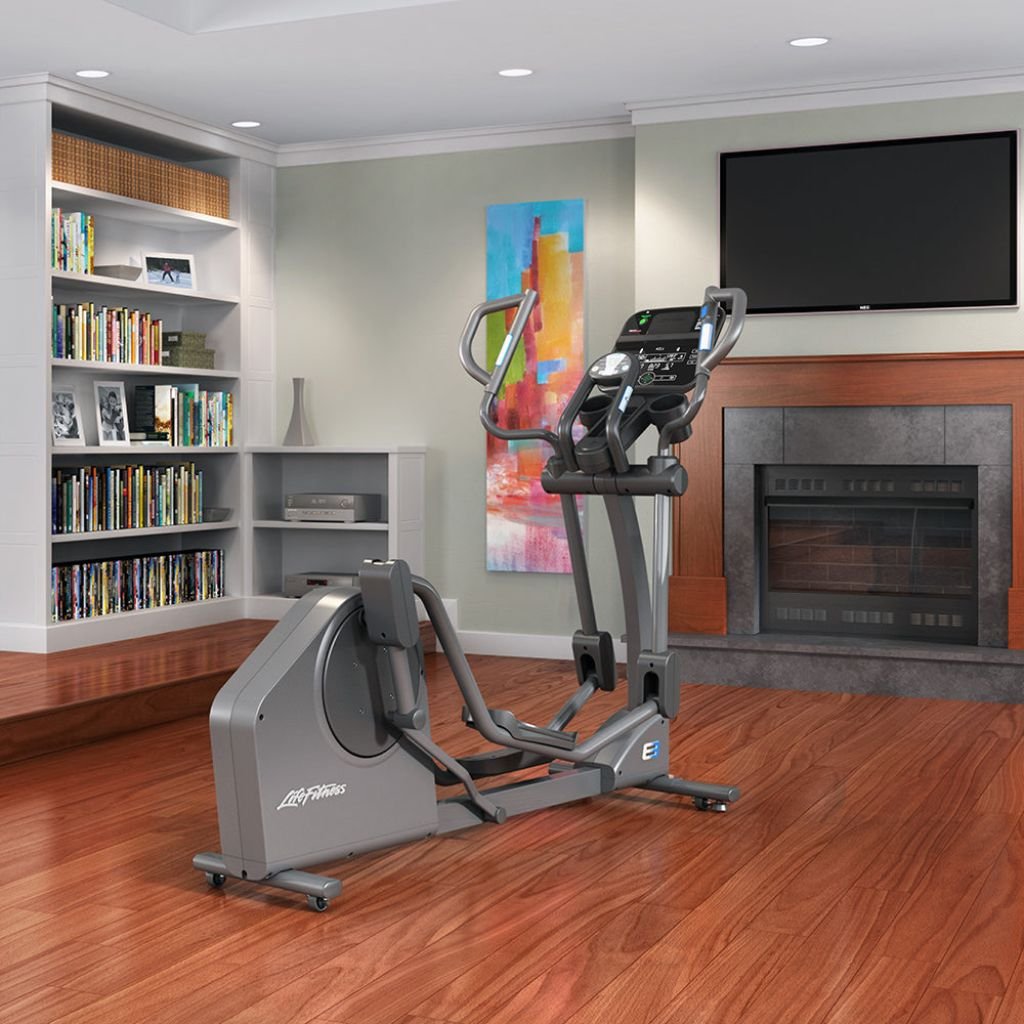 Life Fitness E3 Elliptical Cross-Trainer with Track Connect 2.0 view 4
